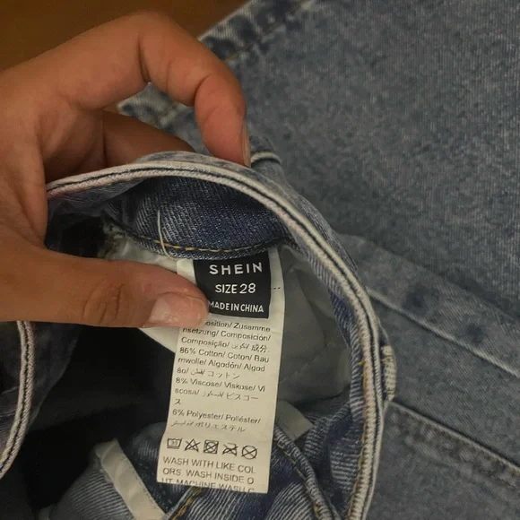 SHEIN Denim Jeans with Pocket Detail - Picture 2 of 3